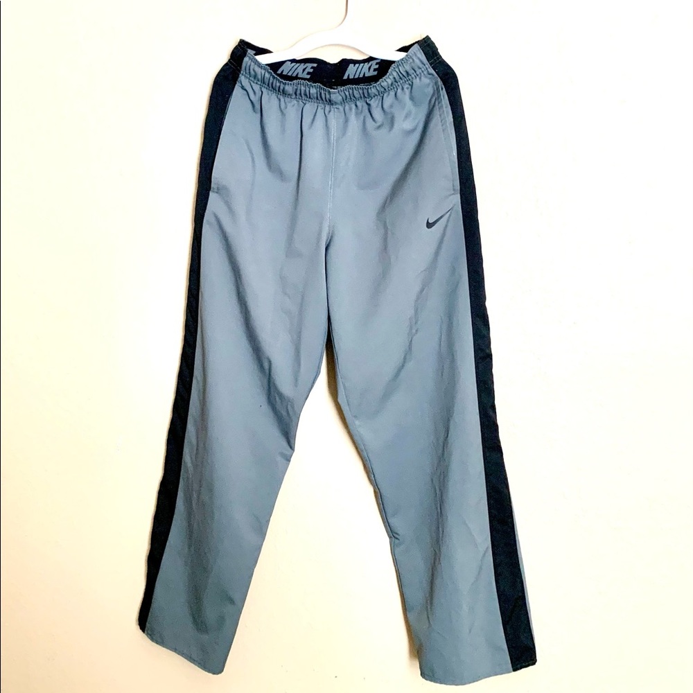 SALE ⬇️🔥Like new NIKE lightweight pants